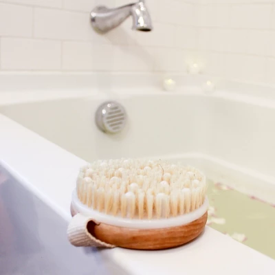 Beauty By Earth Round Dry Brush With Cellulite Massager - Image 8