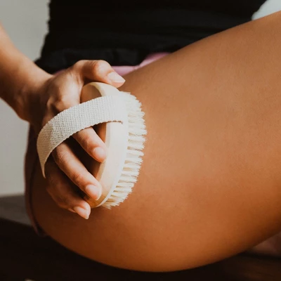 Beauty By Earth Round Dry Brush With Cellulite Massager - Image 5