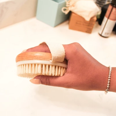 Beauty By Earth Round Dry Brush With Cellulite Massager - Image 3